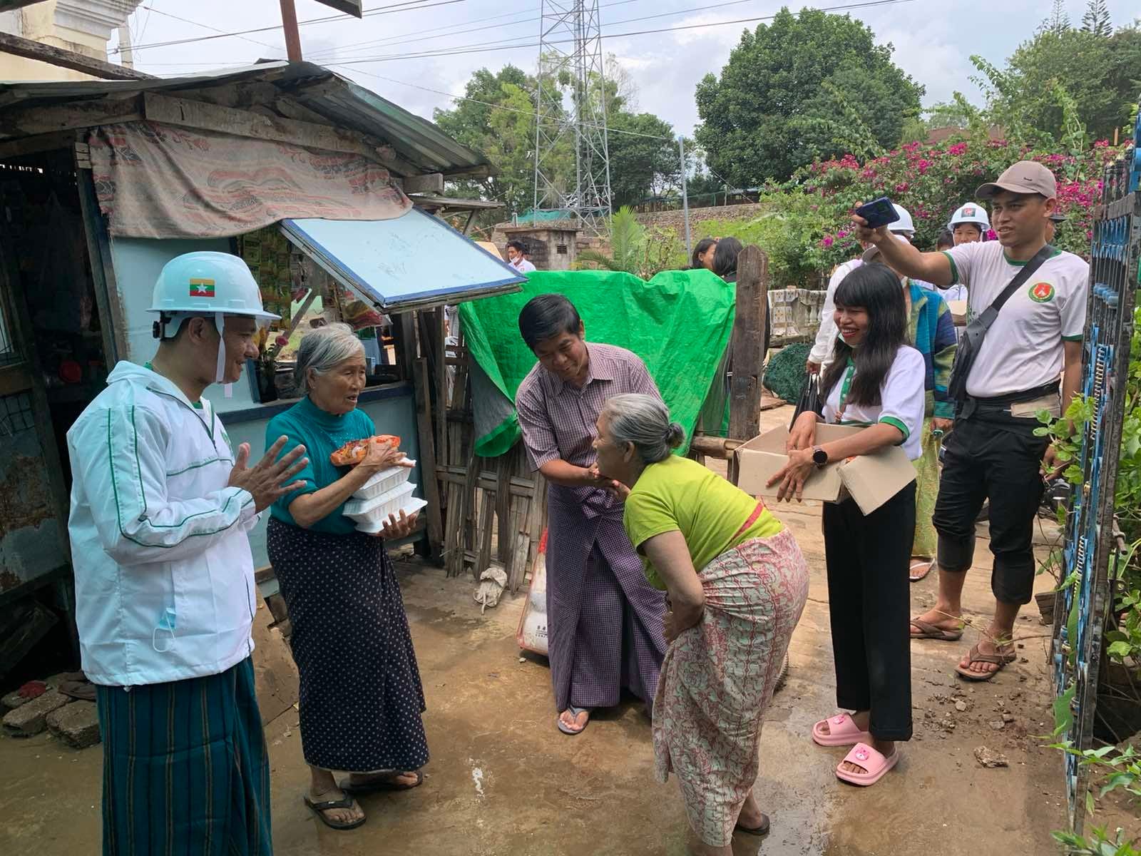 Rice-and-Edible Oil Giveaways Show Untrustworthy Politics, Says Political Analyst