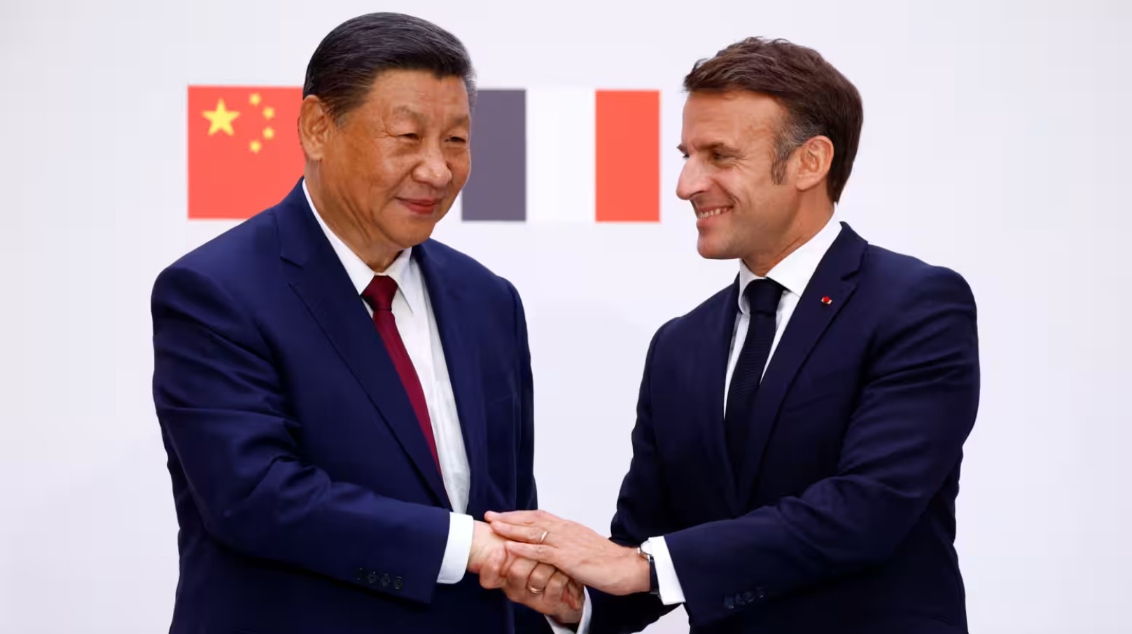 နိုင်ငံစုံပါဝင်သည့် မူဝါဒကို ထိန်းသိမ်းရန် ရှီက မက်ခရွန်ကို တိုက်တွန်း