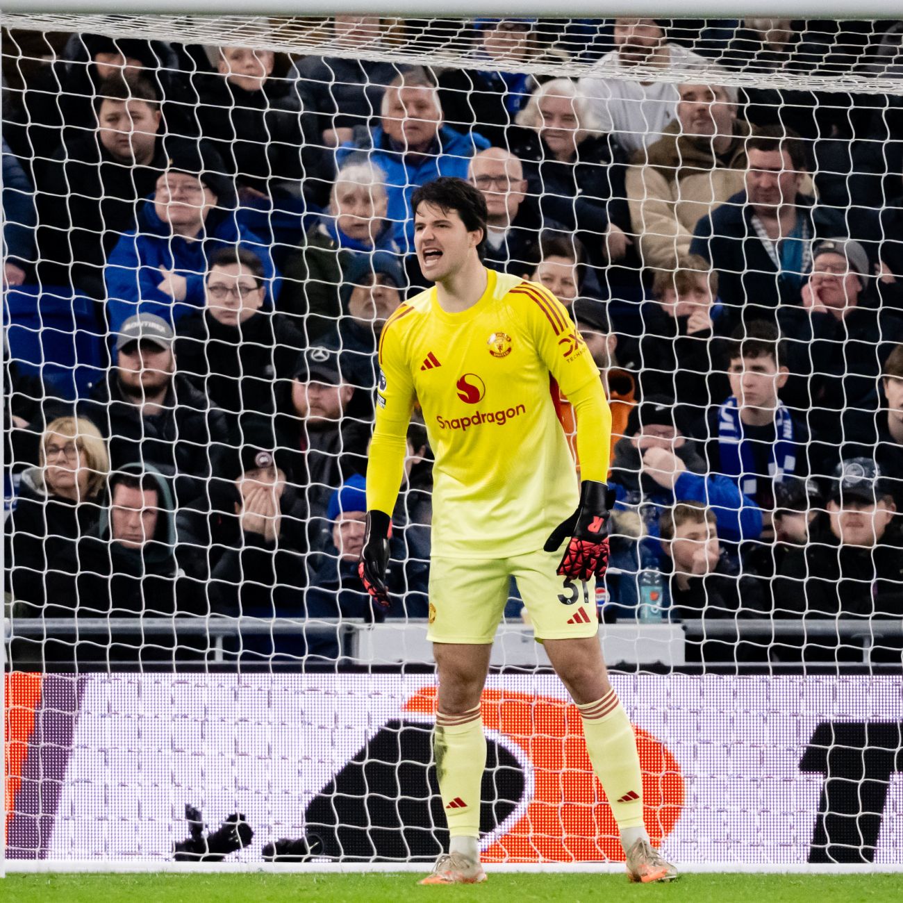 လမ်းမန်းစ်ကို အကောင်းဆုံး ကစားသမားလို့ မိုယက်စ် ချီးကျူး 