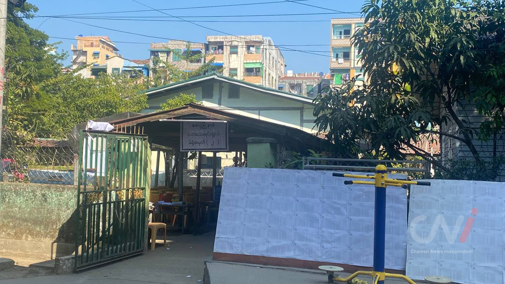 ဒေါပုံမြို့နယ် မဲရုံ ၁/၂ တွင် လူ ၉၀၀ ကျော် မဲပေး