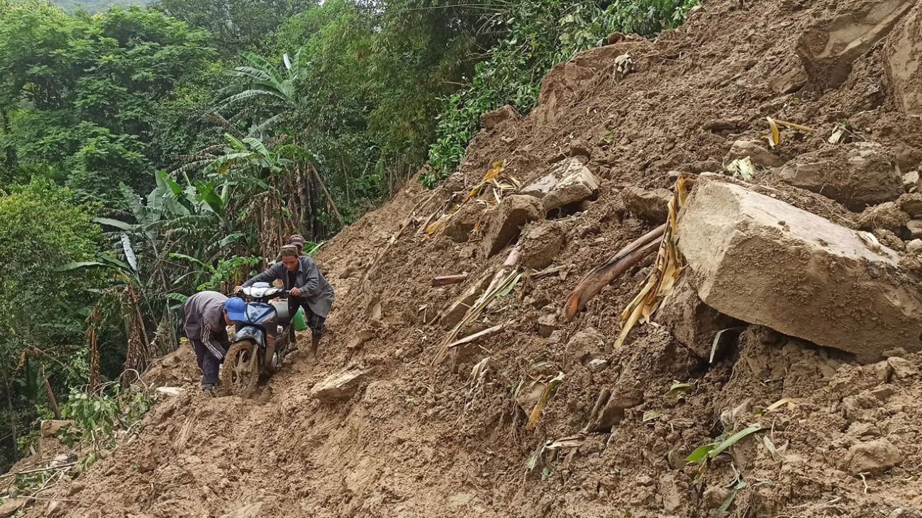 What is the situation in Naga region because of heavy rain?