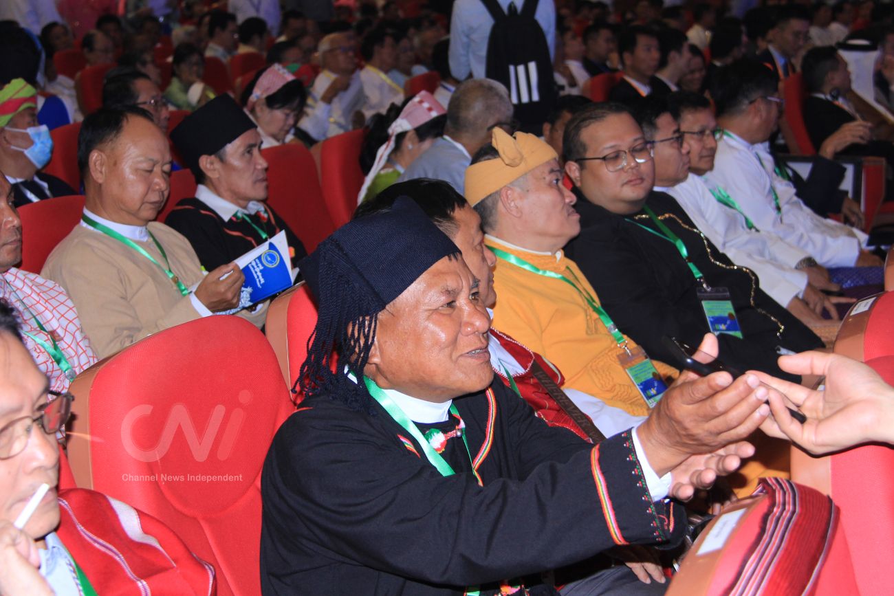 ဦးသိန်းစိန်တုန်း ၂၁ ဖွဲ့ အခု အဖွဲ့ရာချီရှိတာ ဘယ်လိုလုပ်မလဲ