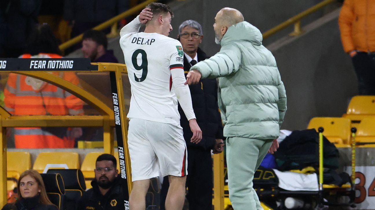 အနီကတ်ပြသခံရတဲ့ ဒီလပ်ကို မာရက်စ်ကာ ဝေဖန်