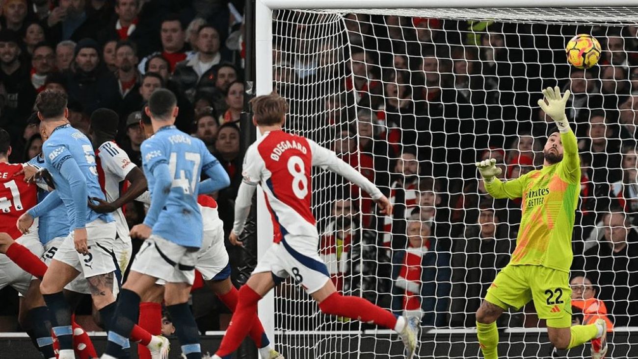 ဒေးဗစ်ရေယာကို အကောင်းဆုံးဂိုးသမား ၃ ဦးထဲ ကော့တွိုက်စ် သတ်မှတ် 