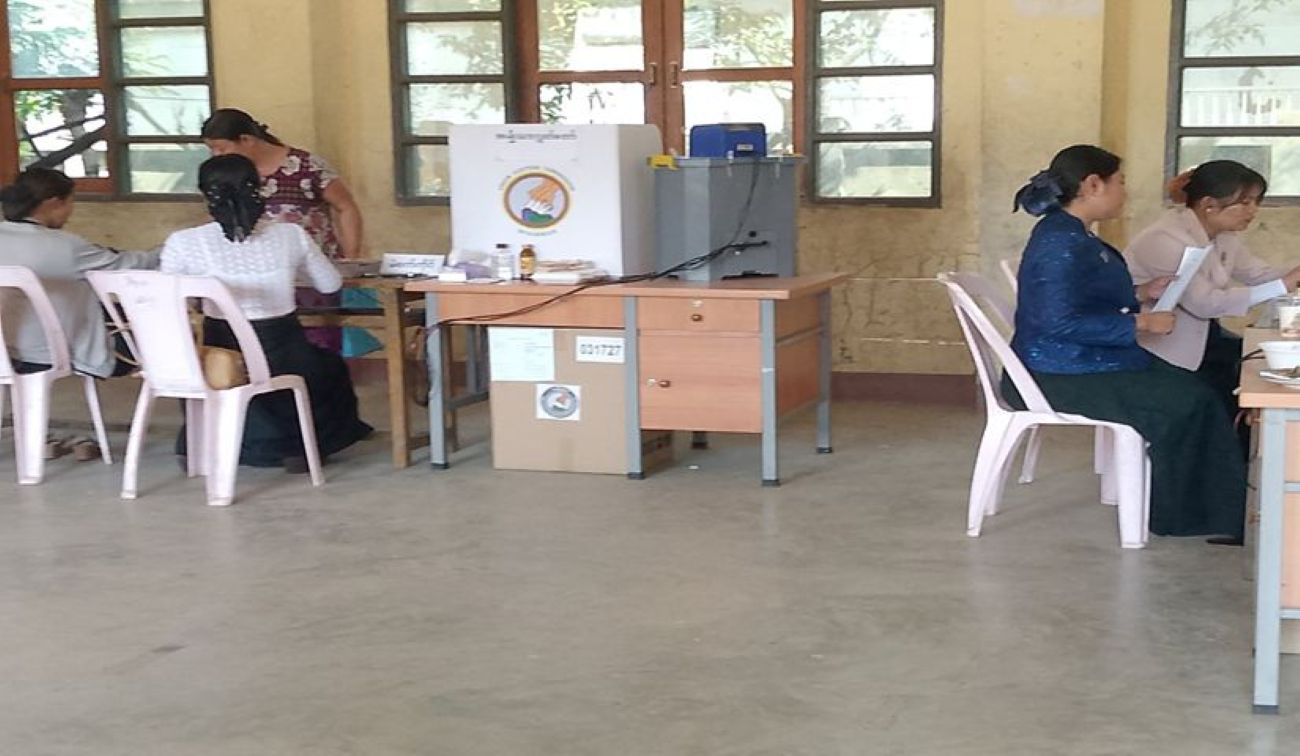 ပေါက်ကွဲမှုများကြားက မြဝတီမြို့ ရွေးကောက်ပွဲမဲပေး