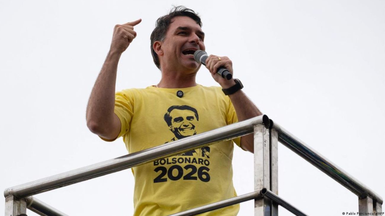 ဘရာဇီးလ် သမ္မတရွေးကောက်ပွဲတွင် ဘော်ဆိုနာရိုက သားကို ထောက်ခံ