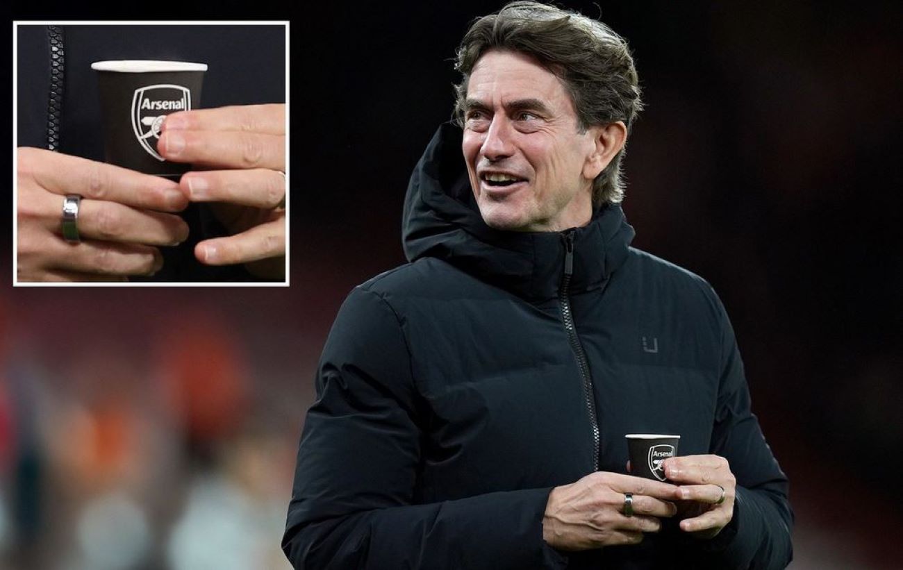 အာဆင်နယ်တံဆိပ်ပါခွက်နဲ့ သောက်မိတာကို သတိမထားမိဘူးလို့ ဖရန့်ခ် ပြော 