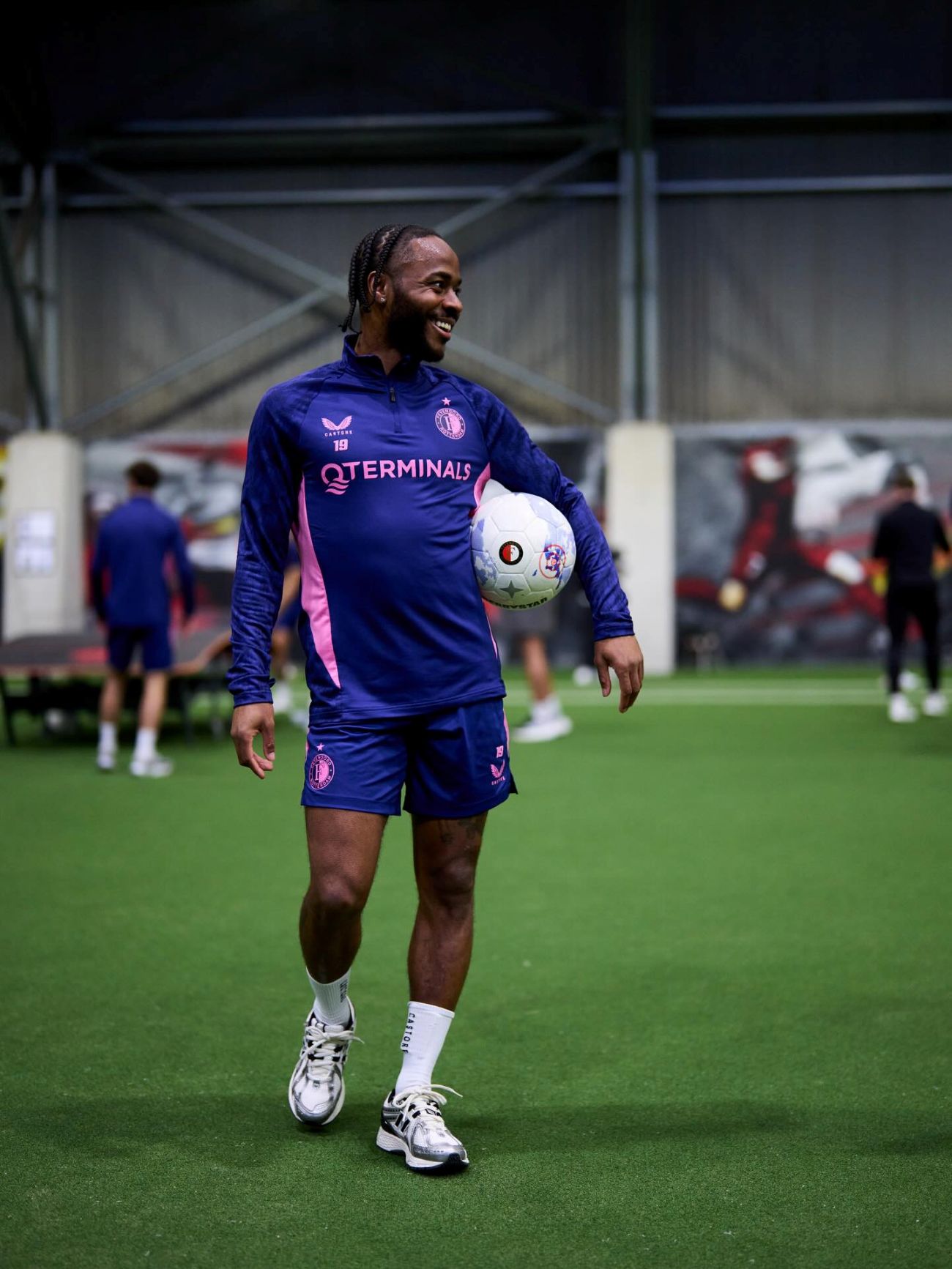 စတာလင်အတွက် ဘယ်လ်ဂျီယံမှာ ဖီယင်နု လေ့ကျင့်ခန်းဆင်း