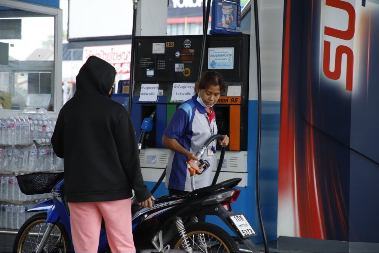 ရေနံအခွန် လျှော့ချရန် ထိုင်းအစိုးရ စဉ်းစားနေ