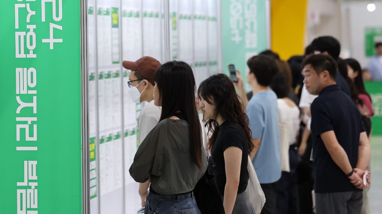 တောင်ကိုရီးယားတွင် လူငယ်များ အလုပ်အကိုင်ရရှိရန် ခက်ခဲလာ