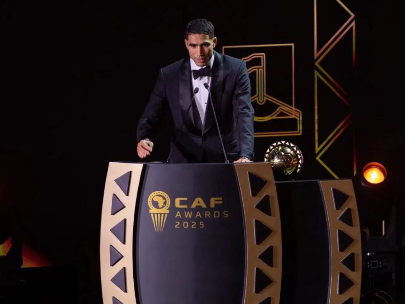 အာဖရိကတစ်နှစ်တာ အကောင်းဆုံး ကစားသမားဆု ဟာကီမီရရှိ