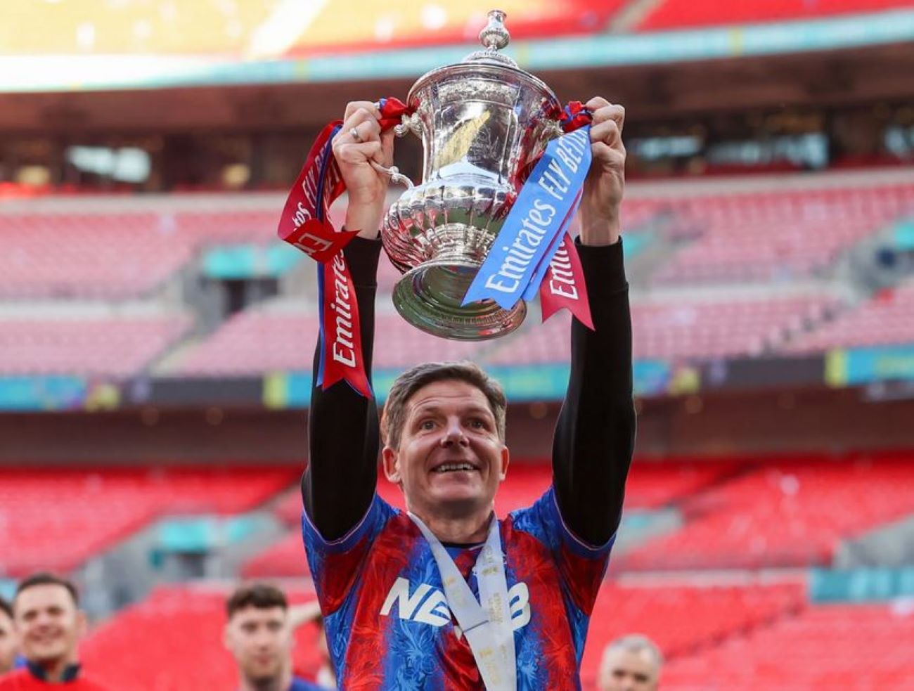 ခရစ္စတယ်ပဲလေ့စ်ကနေ ထွက်ခွာမယ်လို့ ဂလက်စ်နာ အတည်ပြု 