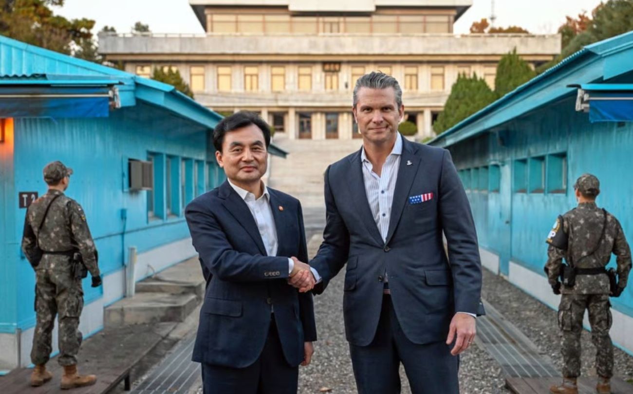 ပိဟက်ဆက်၏ ခရီးစဉ်တွင် မြောက်ကိုရီးယားက အတွဲလိုက်ဒုံးများပစ်ခတ်