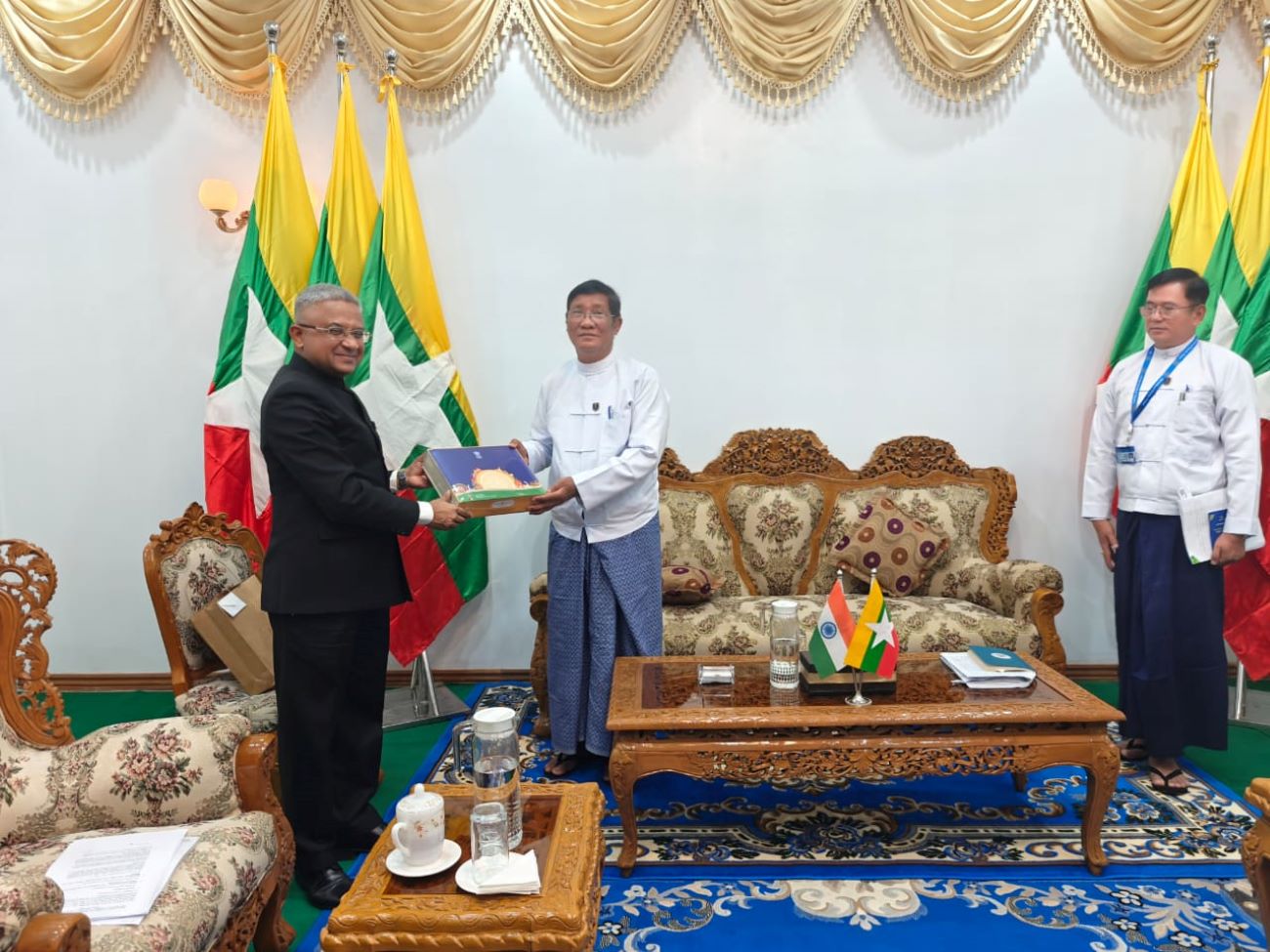 အိန္ဒိယက နယ်စပ်ဖြတ်ကျော် ဓာတ်အားလိုင်းစီမံကိန်း ဆွေးနွေး