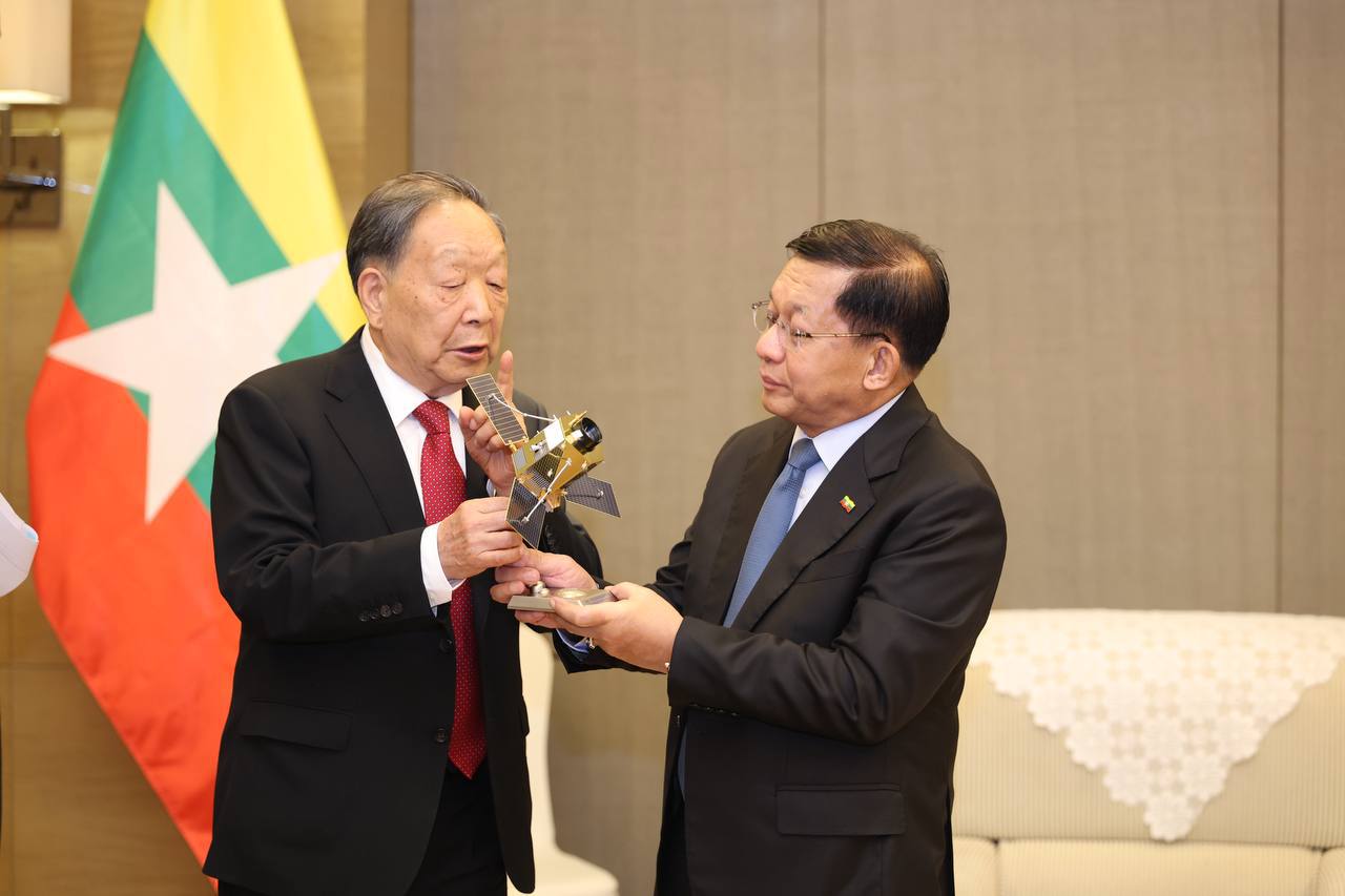 ဝူဟန်တက္ကသိုလ်မှ ဂြိုလ်တုနည်းပညာ ကူညီရေး ဆွေးနွေး