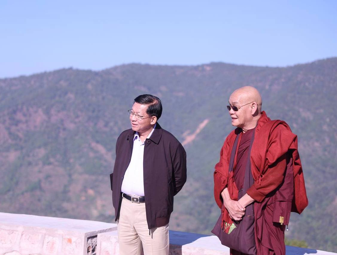 ဝစီပိတ်ဆရာတော်၏ လောကသရဖူစေတီကို ဗိုလ်ချုပ်မှူးကြီး သွားကြည့်