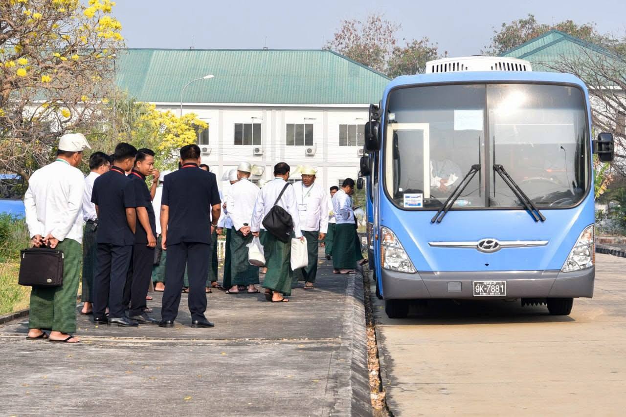 ပြည်သူ့လွှတ်တော် စတင်ကျင်းပ