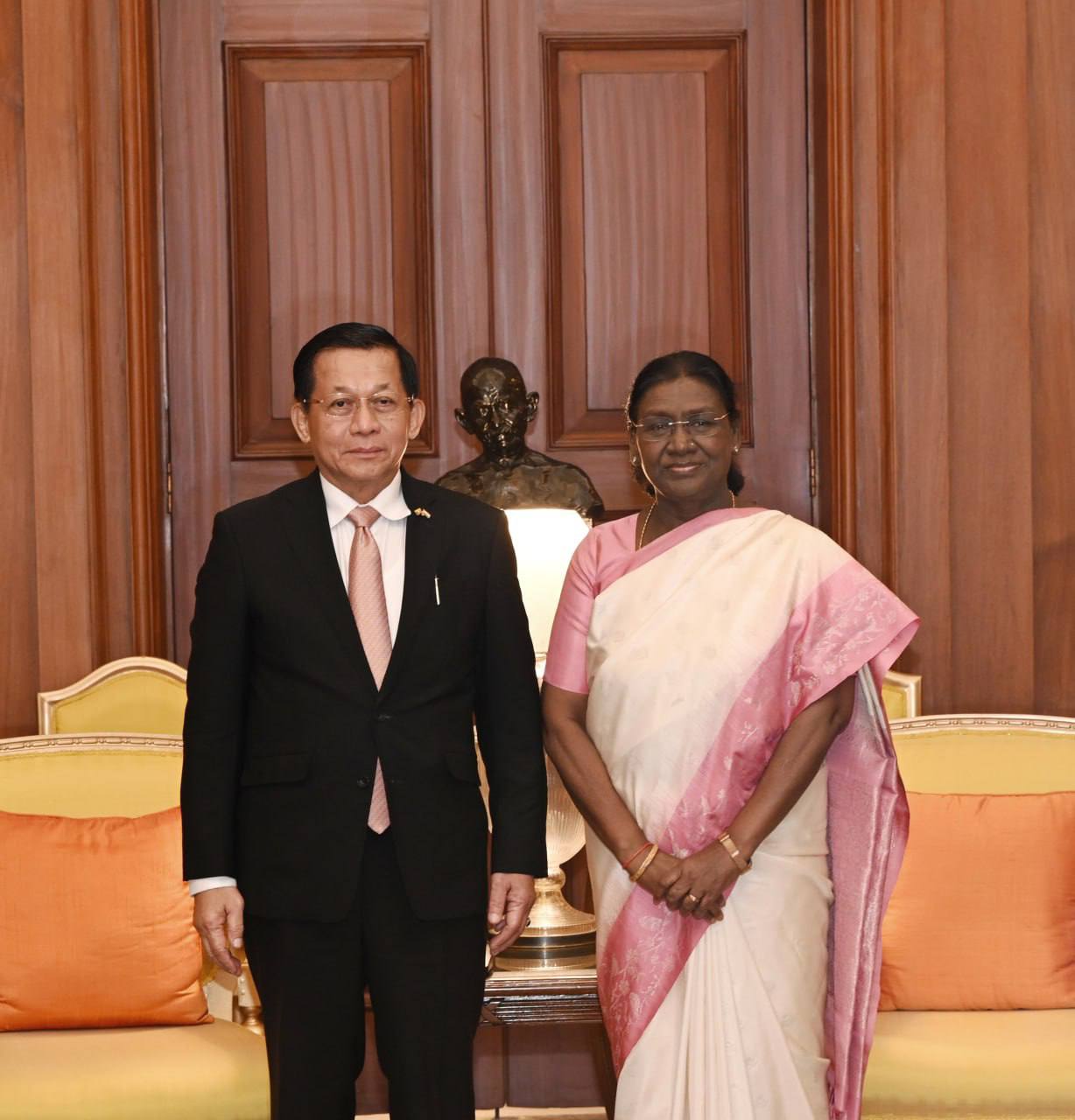 အိန္ဒိယသမ္မတနှင့် သမ္မတ ဦးမင်းအောင်လှိုင် တွေ့ဆုံ