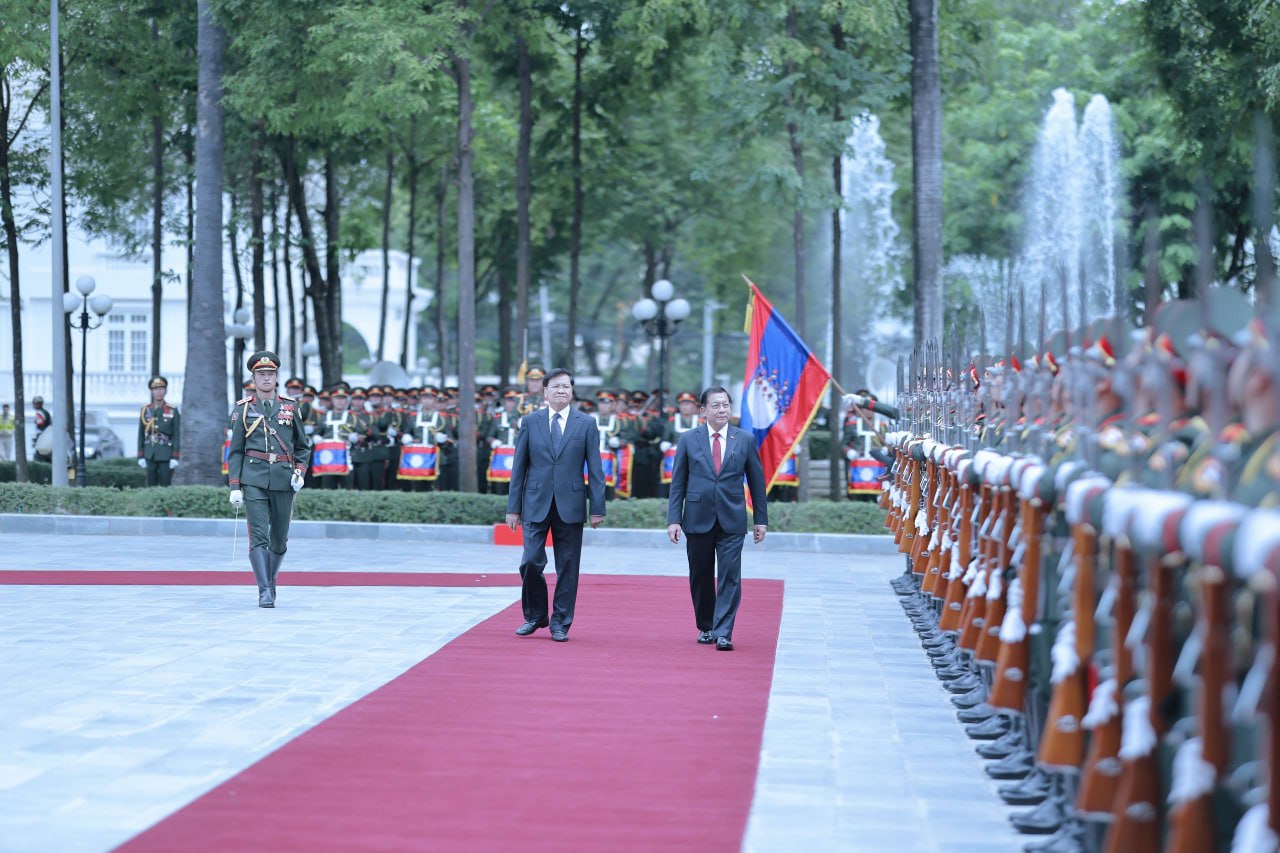 Laotian President Accords Guard of Honor to Welcome President U Min Aung Hlaing