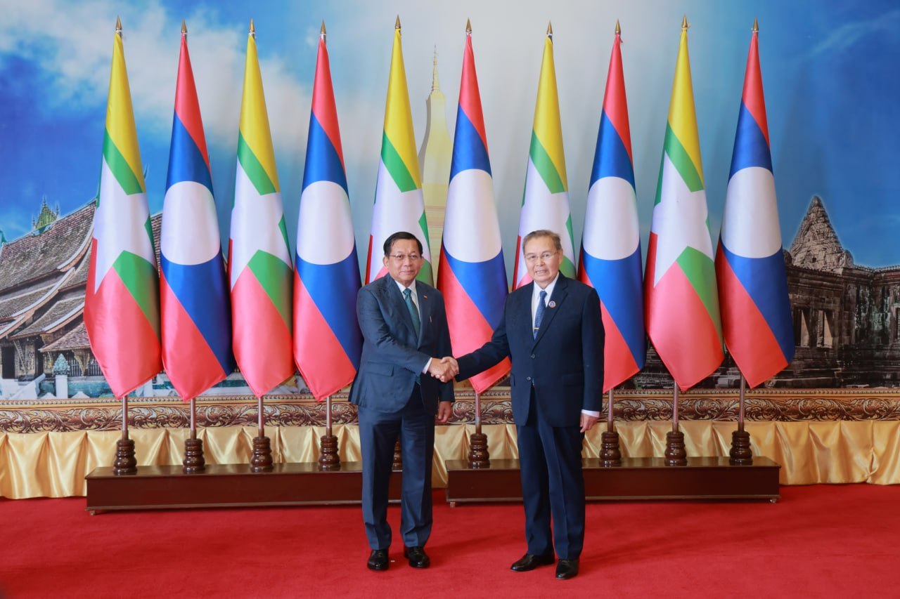 President U Min Aung Hlaing Meets with Laos National Assembly President