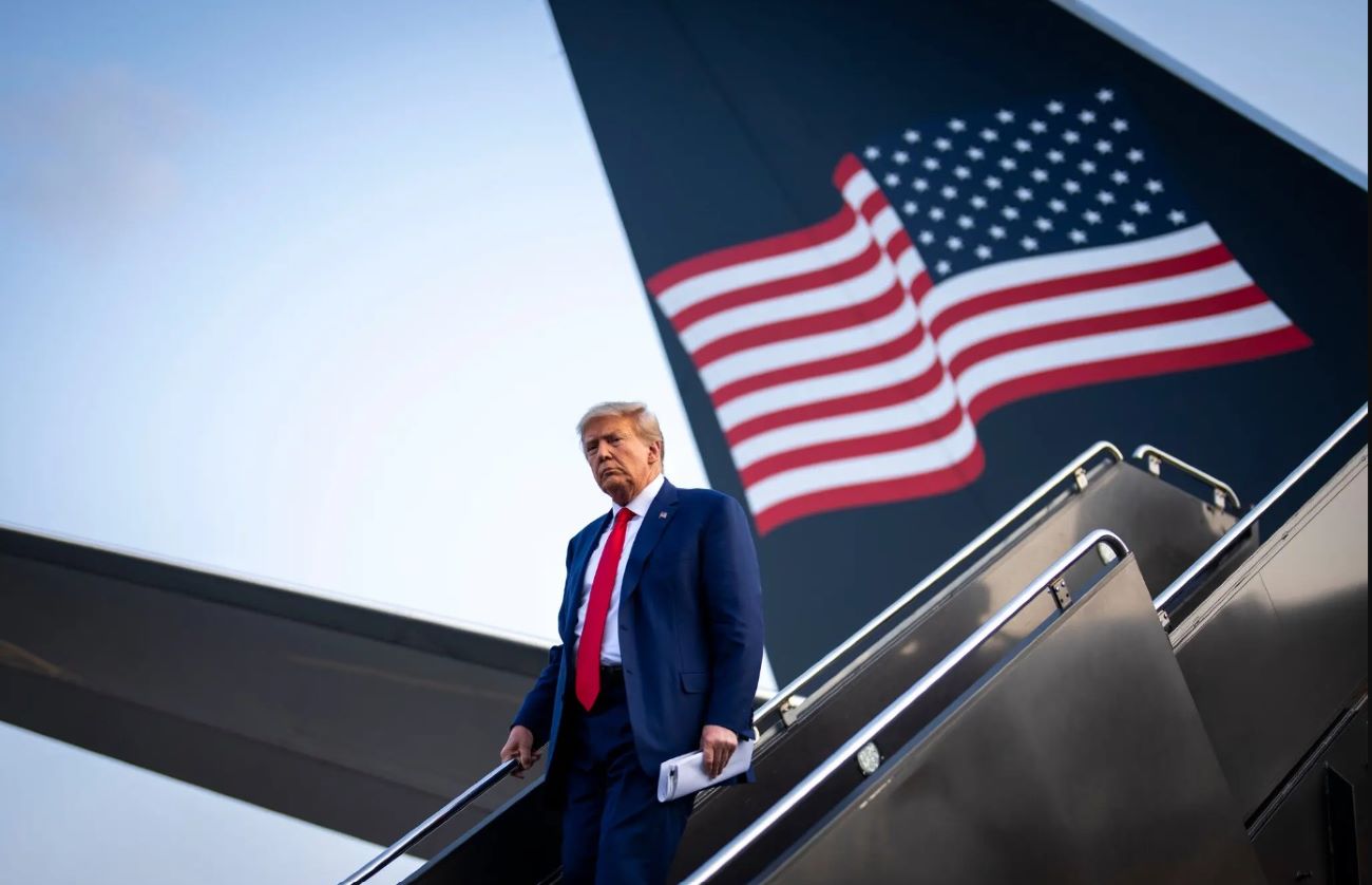 ထရမ့်နှင့် Deep State ကြားက အားပြိုင်မှု