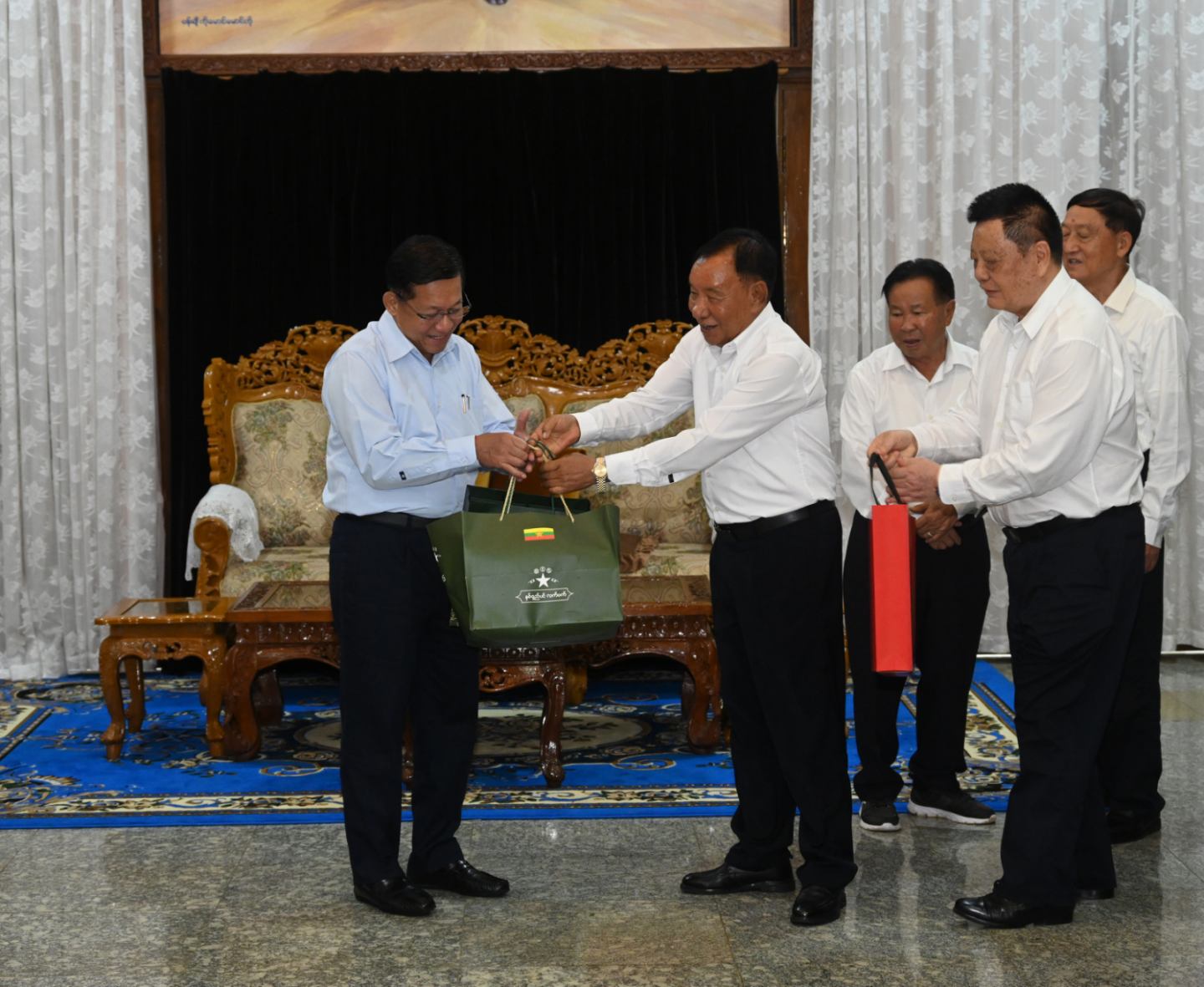 နိုင်ငံတော်ရုံးသုံးစကားနှင့်စာပေ တတ်ထားရန် NDAA ကို ပြော