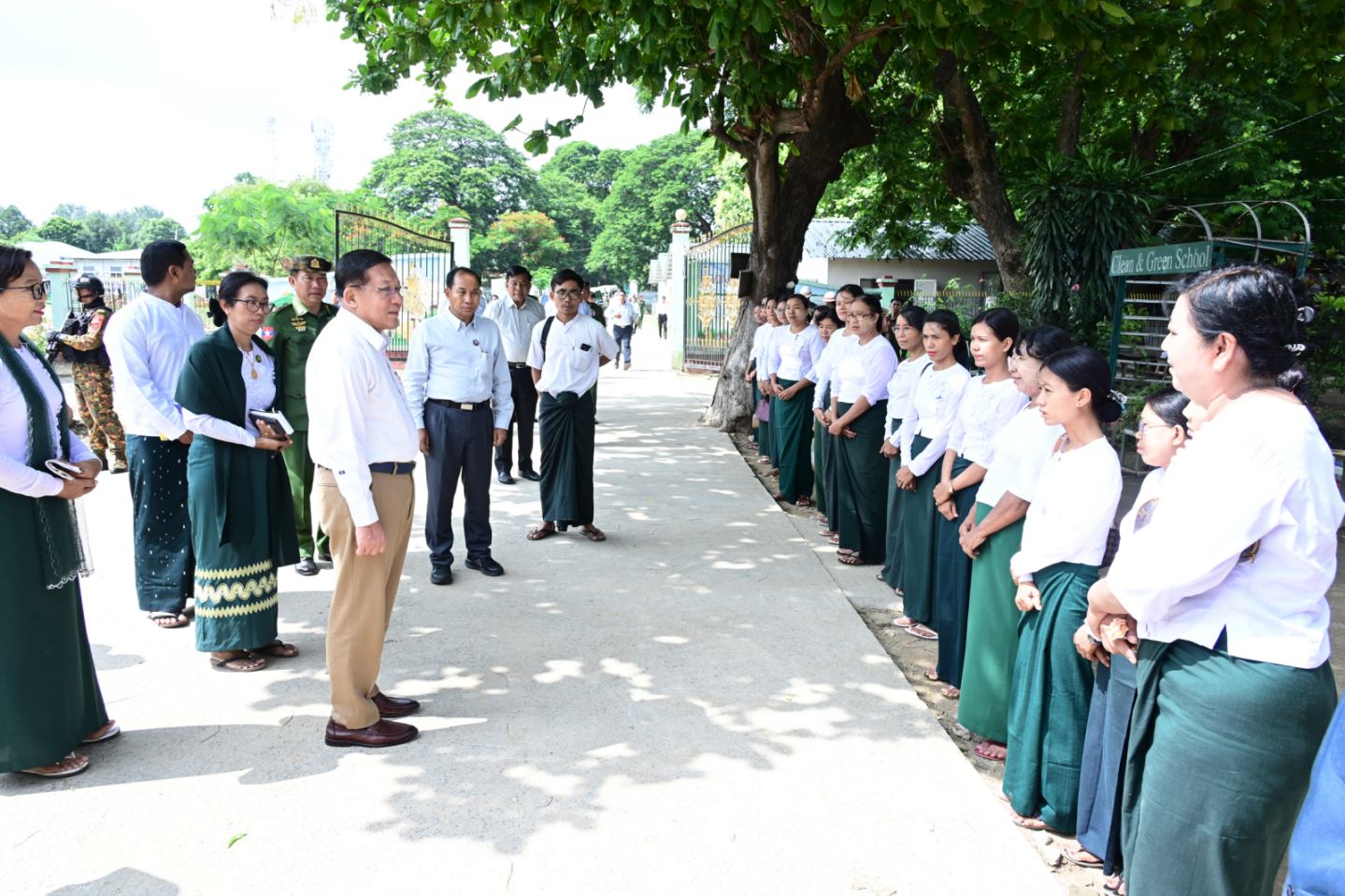 နိုင်ငံ့ဝန်ထမ်းများ ပါတီနိုင်ငံရေး ကင်းရှင်းရမည်ဟု ပြော