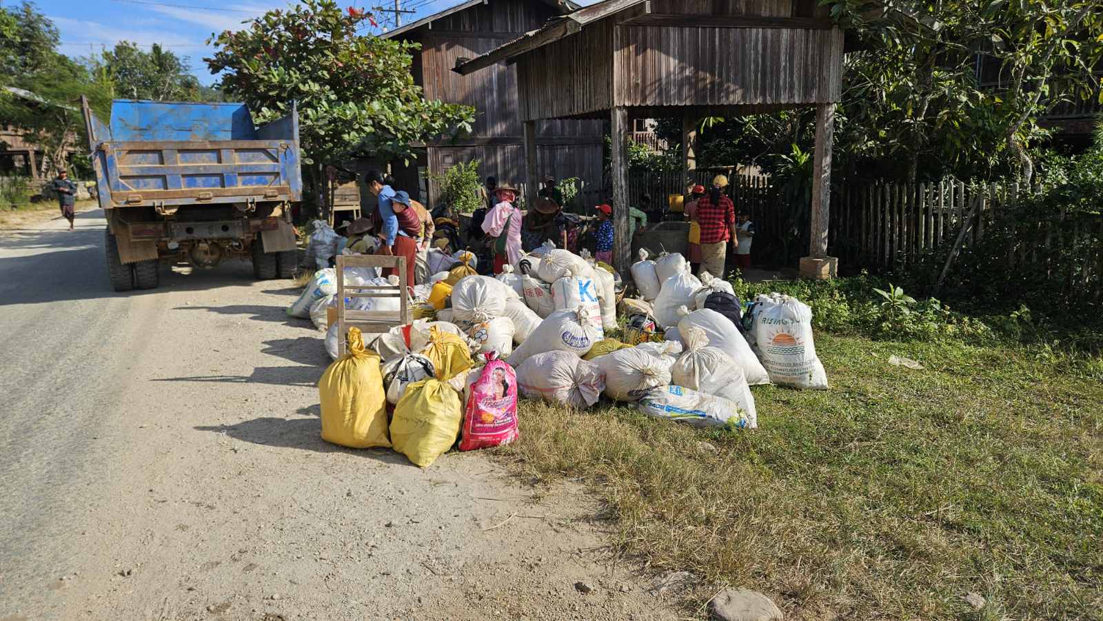 SNA ဘက်ကို တခွက်သာ၊ ခိုနန်း၊ ခိုပြင်၊ ခမိုးရွာသားများ တိမ်းရှောင်လာ