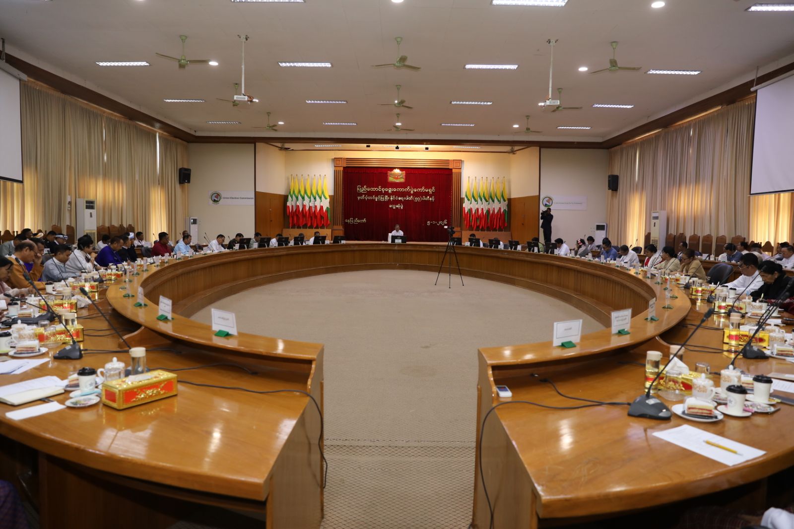 နိုင်ငံရေးပါတီနှင့် UEC တွေ့ဆုံ ဆွေးနွေး