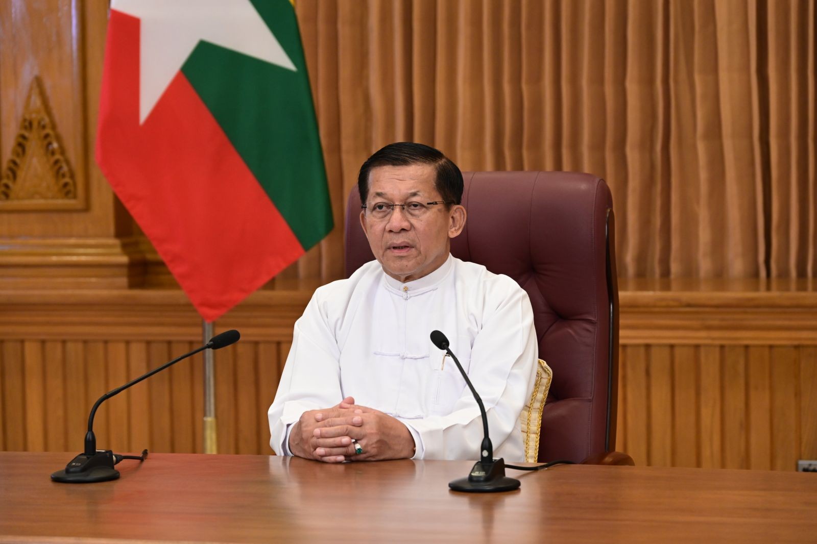 လက်နက်ကိုင်လမ်းစဉ်ကို စွန့်ပြီး နိုင်ငံရေးဆွေးနွေးရန် ပြော