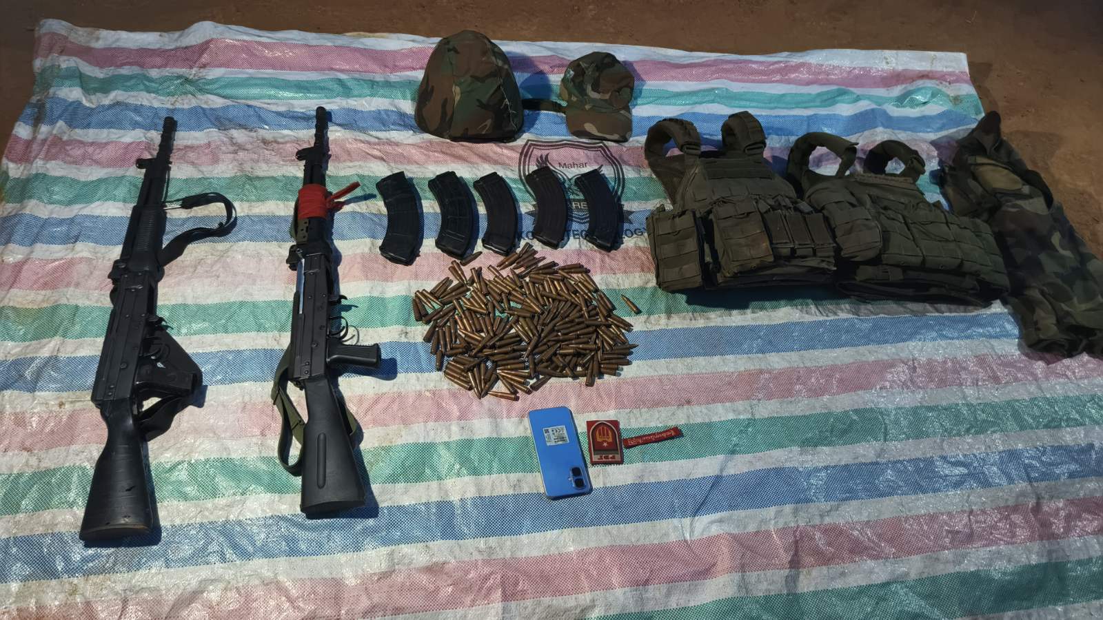 PDF ၂ ဦး လက်နက်ခဲယမ်းနှင့်အတူ SNA ထံ အလင်းဝင်လာ