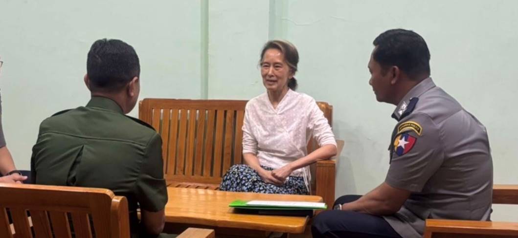 ဒေါ်အောင်ဆန်းစုကြည်ကို နေအိမ်သို့ ပြောင်းရွှေ့