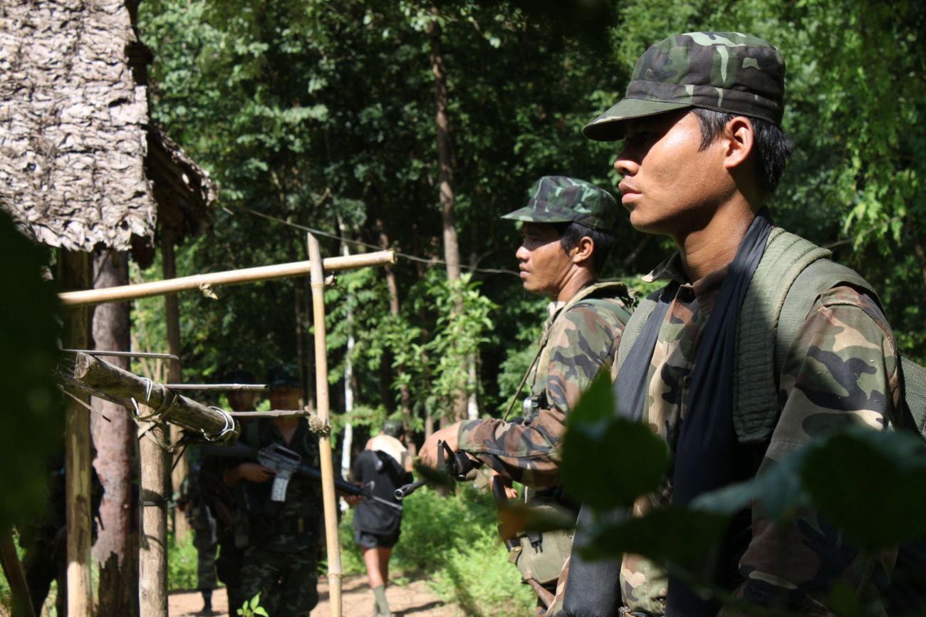What are possible consequences of the KNU's resuming camp-seizing battles?
