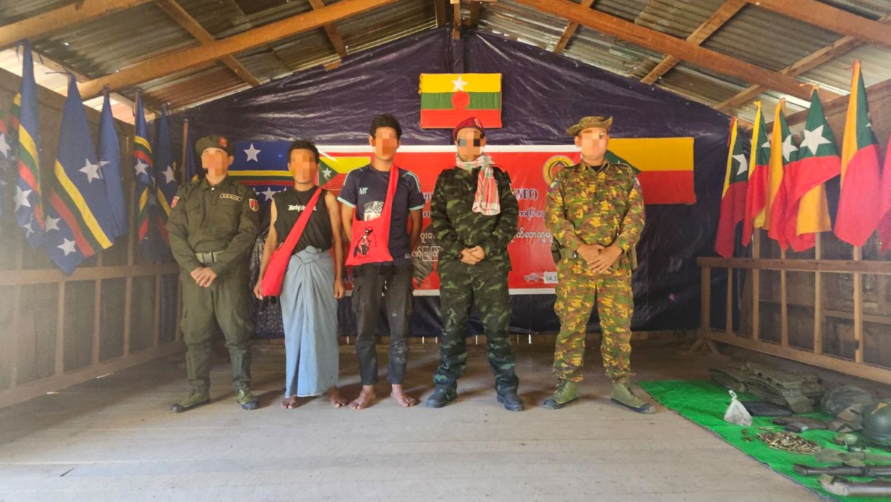 PDF နှစ်ဦး SNA ထံ လက်နက်များဖြင့် အလင်းဝင်